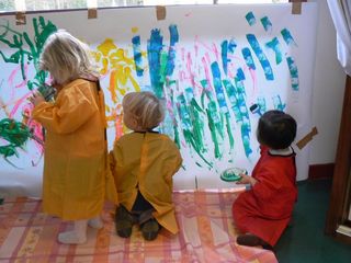 Activité peinture avec le Relais d'assistantes maternelles.