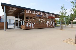 350 élèves fournissent les rangs de l'école Jules d'Herbauges.